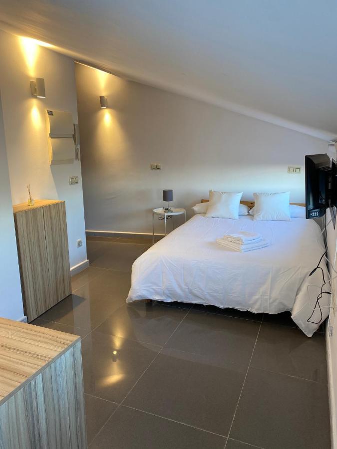Apartamentos Fuente Arriba Poyales Del Hoyo Luaran gambar